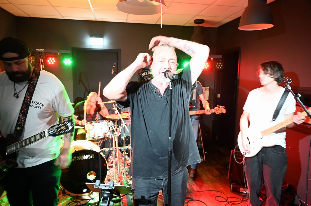 ../Images/10 jaar Ro's Barbershop 323.jpg